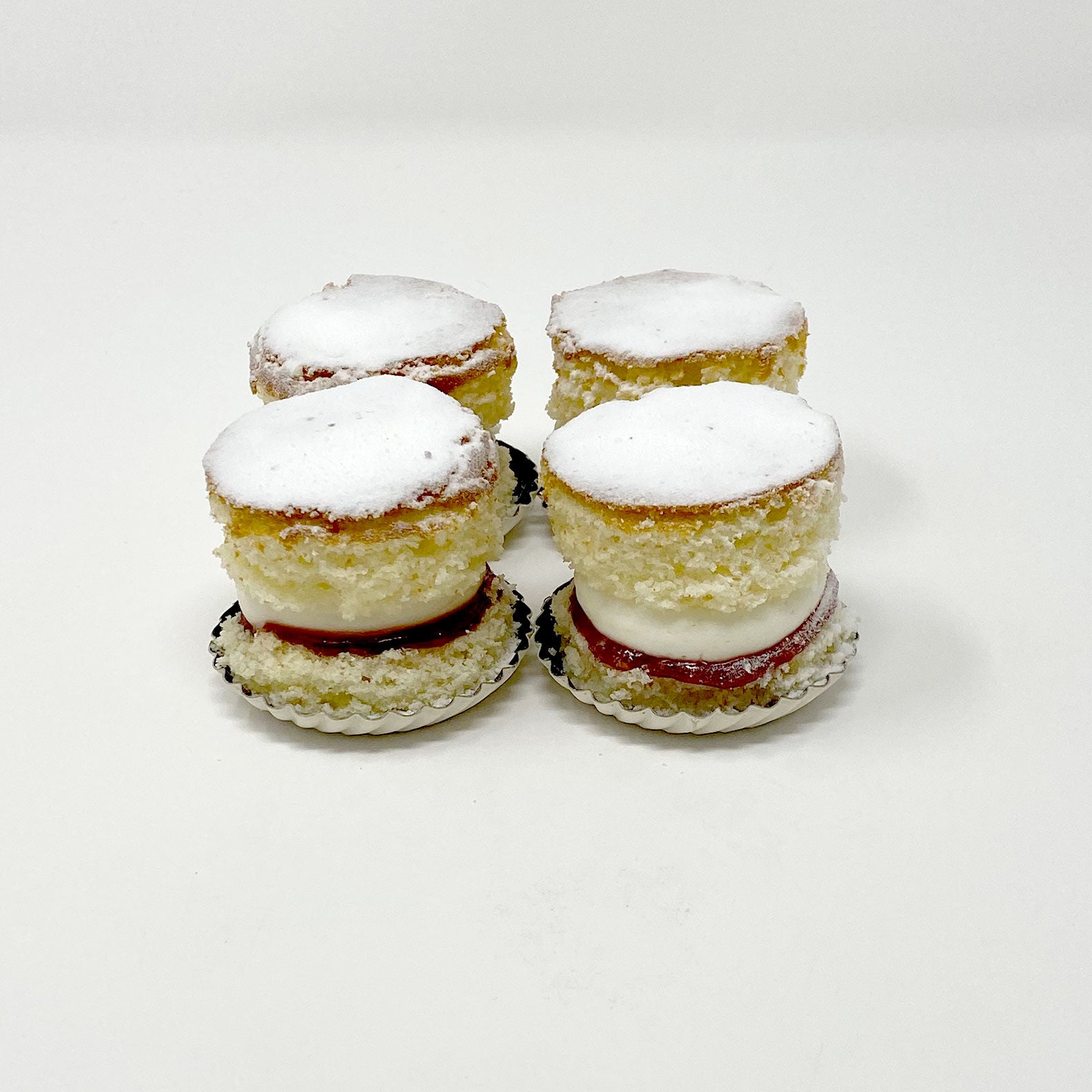 Mini Victoria Sponge Cakes (A Taste of Britain) - The Daring Gourmet